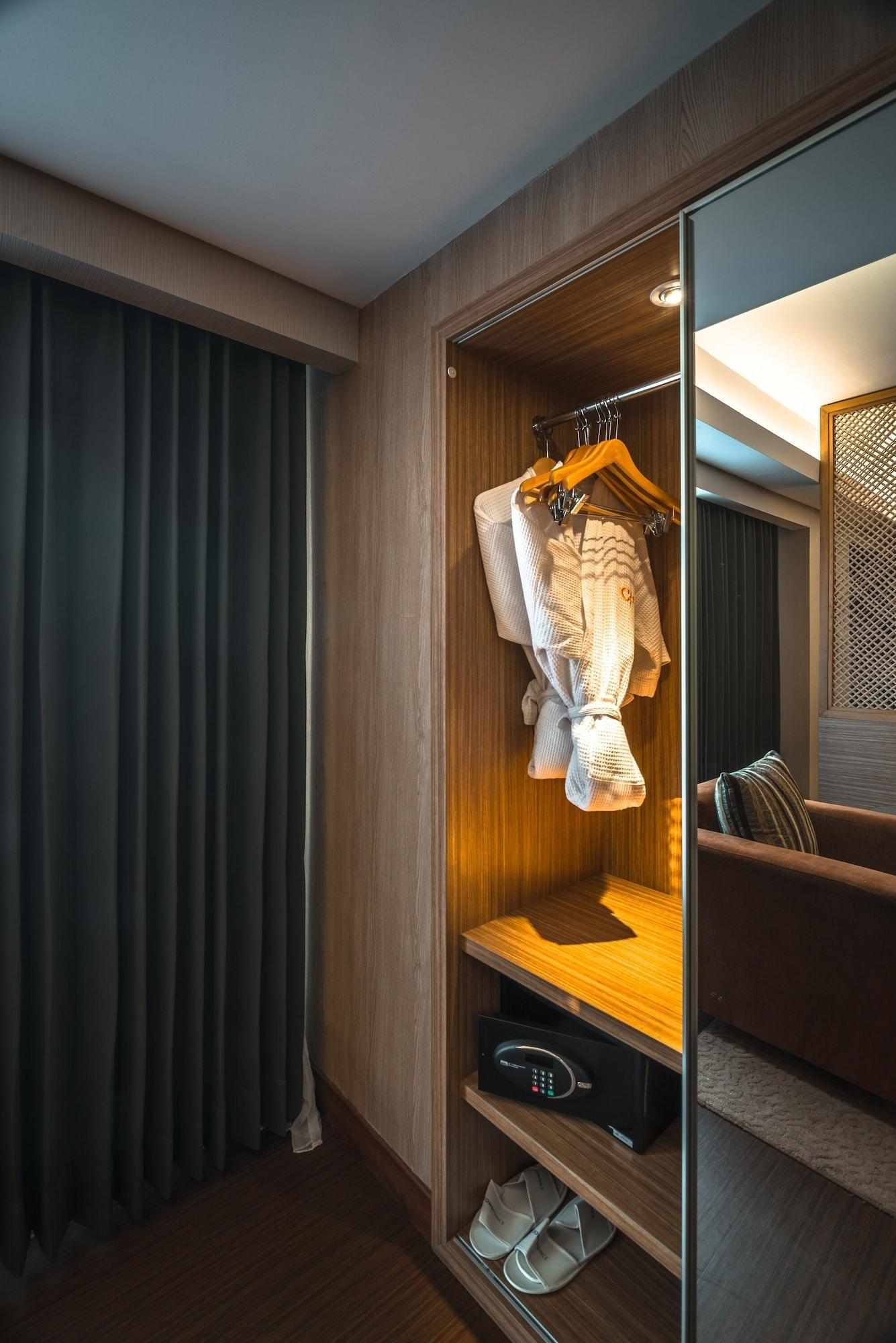 Crown Managed By Midtown Indonesia 4*