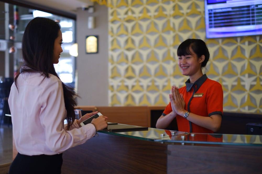 Crown Managed By Midtown Indonesia Hotel