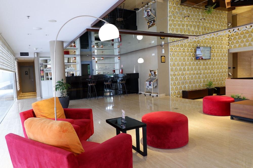 Hotel Crown Managed By Midtown Indonesia
