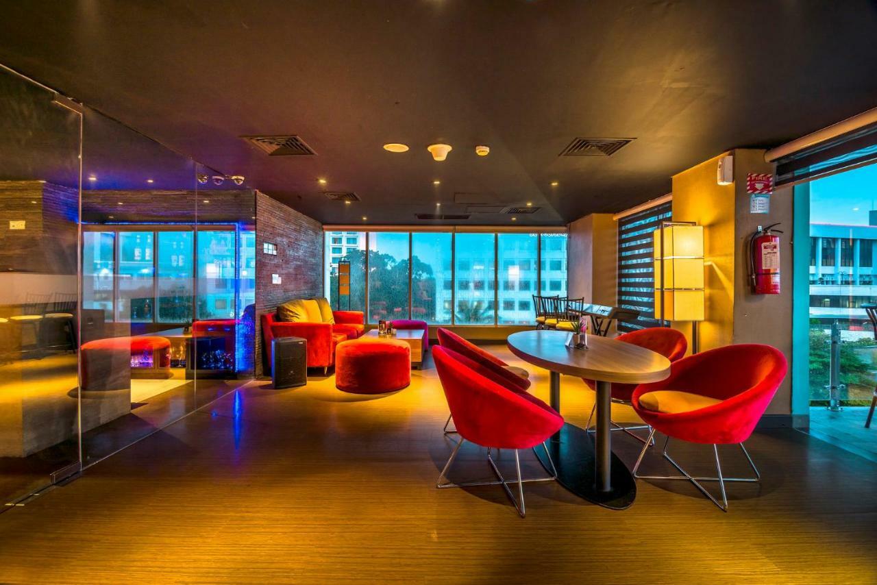 Crown Managed By Midtown Indonesia Hotel Surabaya