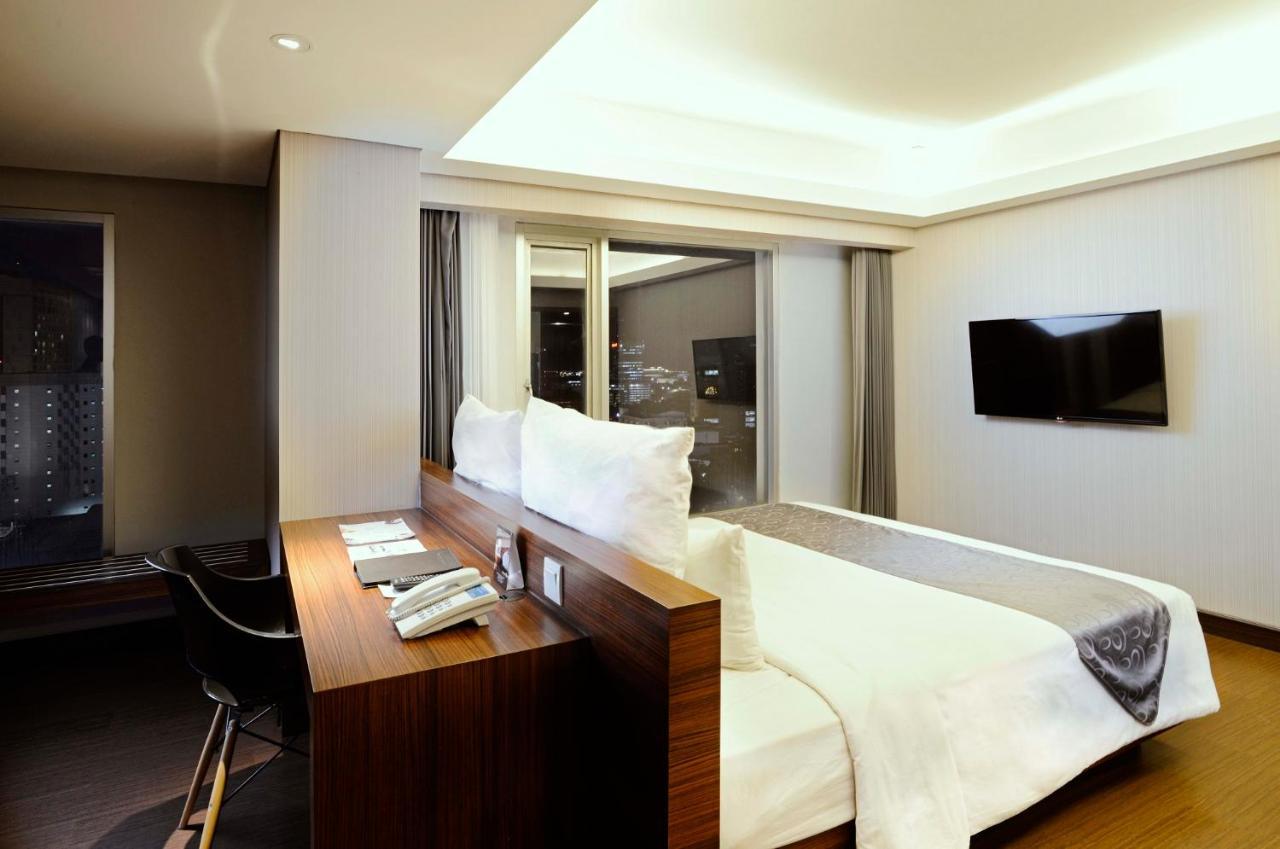 Crown Managed By Midtown Indonesia 4* Surabaya